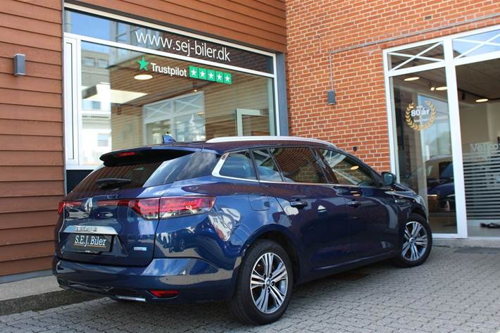 Blå Renault Megane IV fra 2021