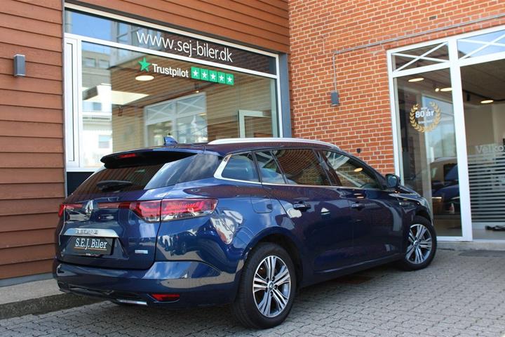 Blå Renault Megane IV fra 2021