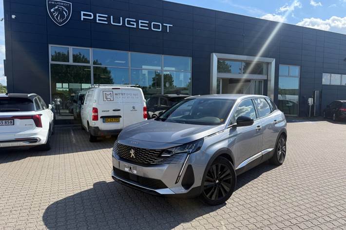 Grå Peugeot 3008 fra 2022