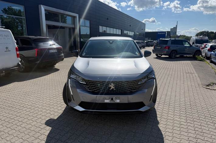 Grå Peugeot 3008 fra 2022
