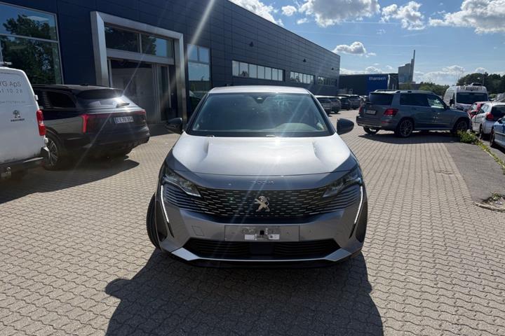 Grå Peugeot 3008 fra 2022