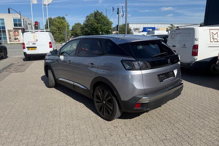 Grå Peugeot 3008 fra 2022