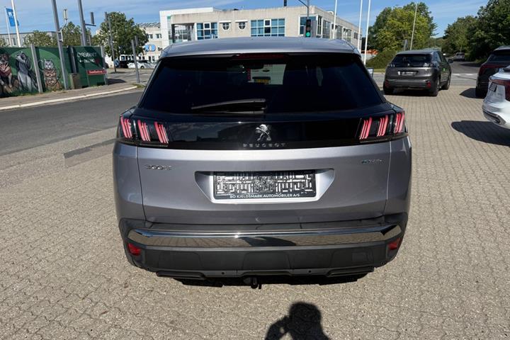 Grå Peugeot 3008 fra 2022