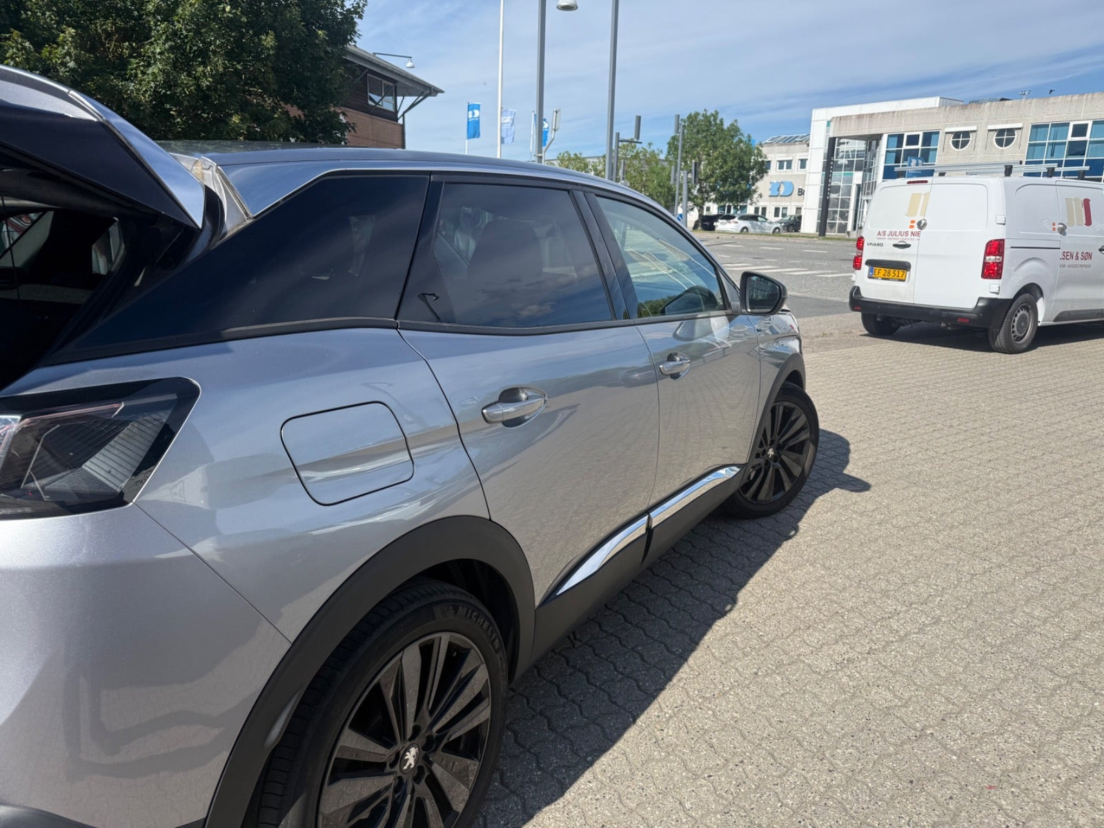 Grå Peugeot 3008 fra 2022