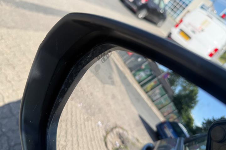 Grå Peugeot 3008 fra 2022