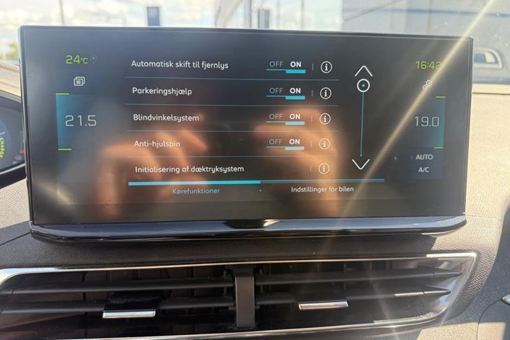 Grå Peugeot 3008 fra 2022