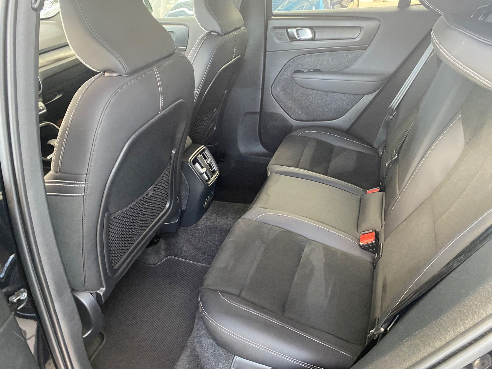 Sort Volvo C40 fra 2023