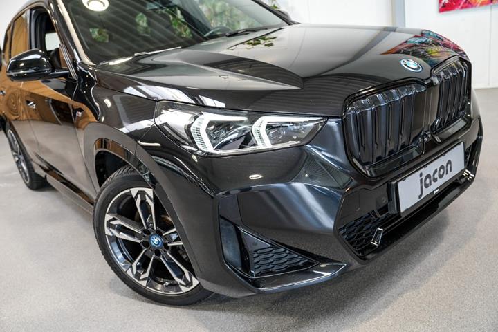 Sort BMW iX1 fra 2023