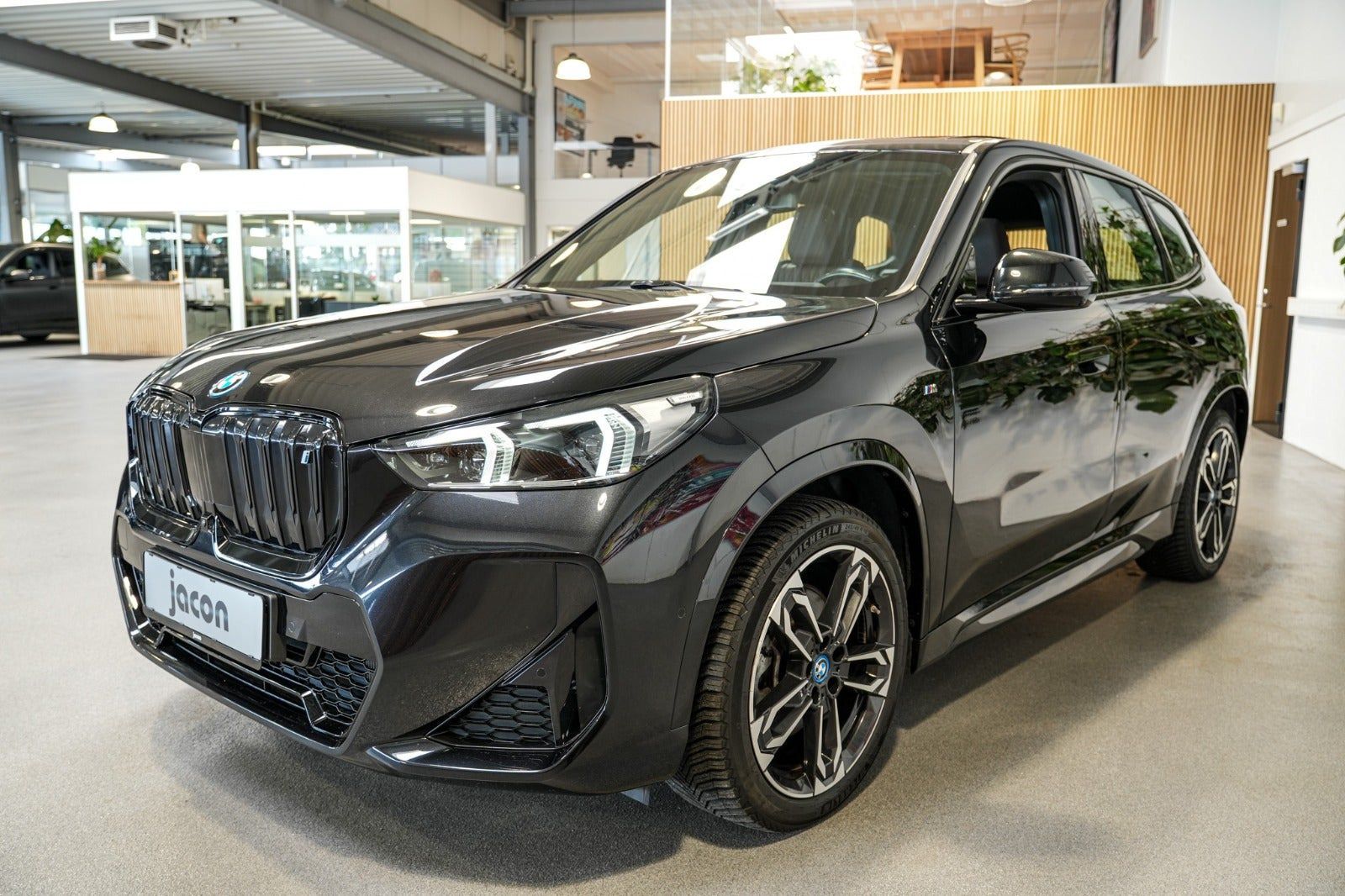 Sort BMW iX1 fra 2023