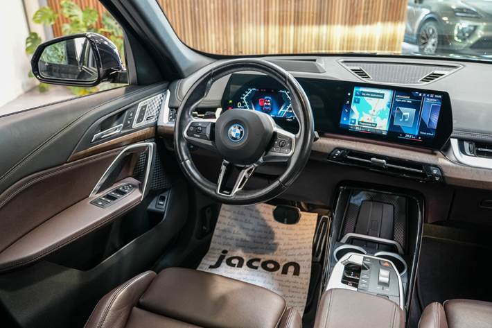 Sort BMW iX1 fra 2023
