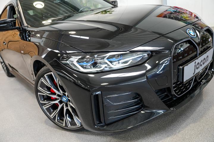 Sort BMW i4 fra 2023