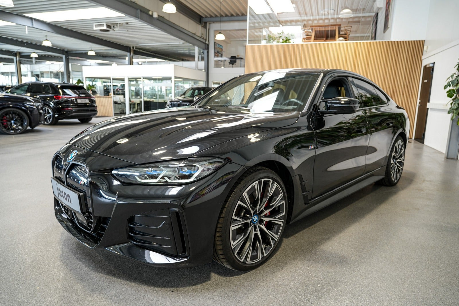 Sort BMW i4 fra 2023