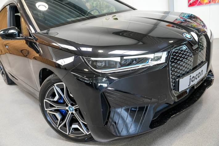 Sort BMW iX fra 2023