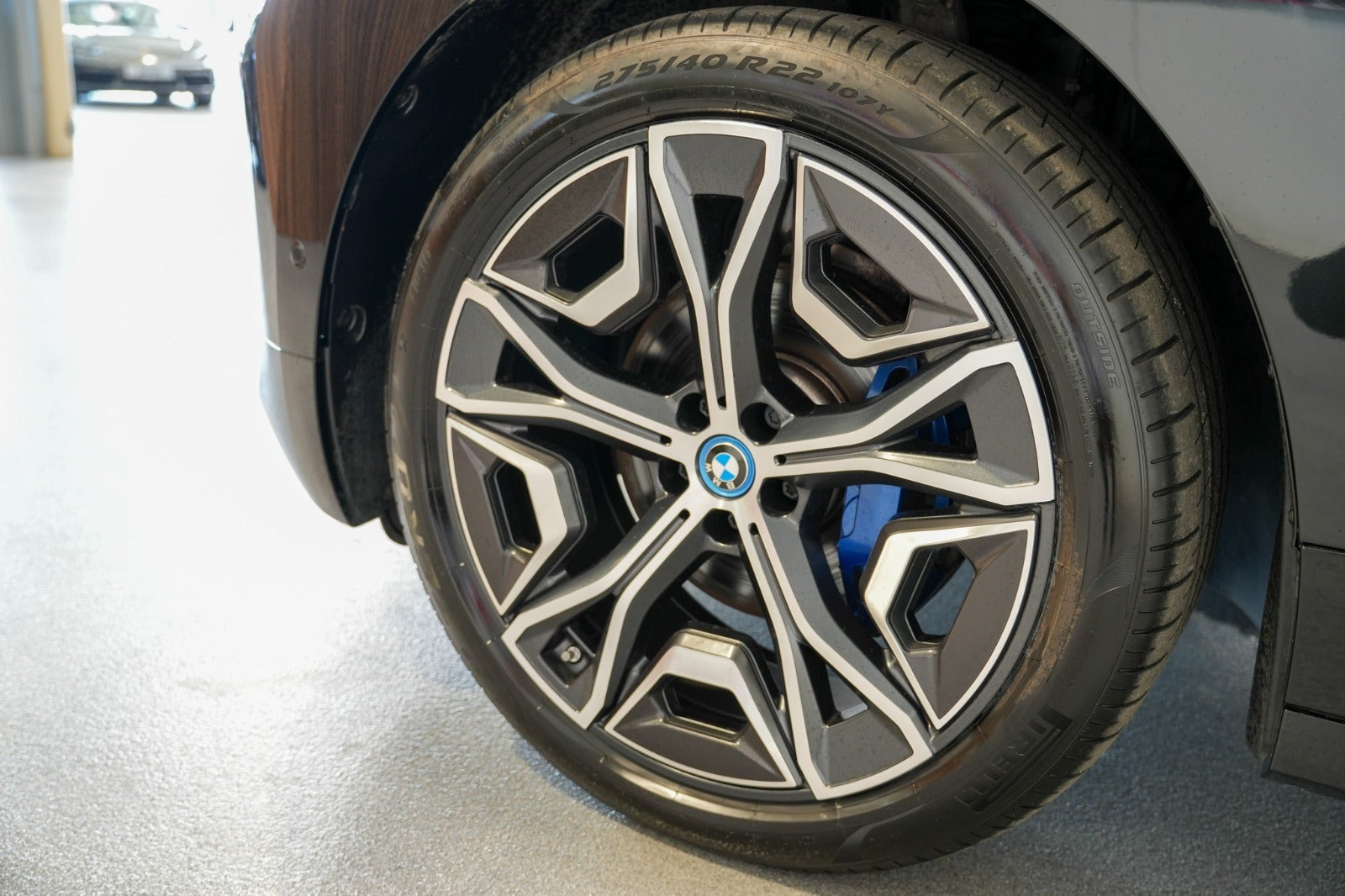 Sort BMW iX fra 2023
