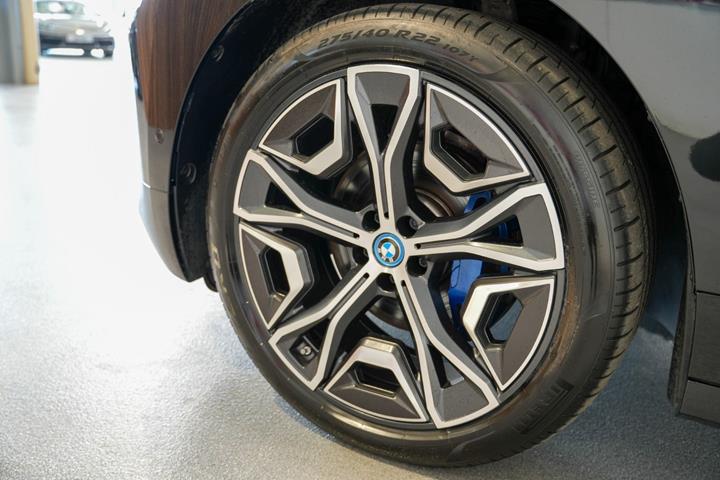 Sort BMW iX fra 2023