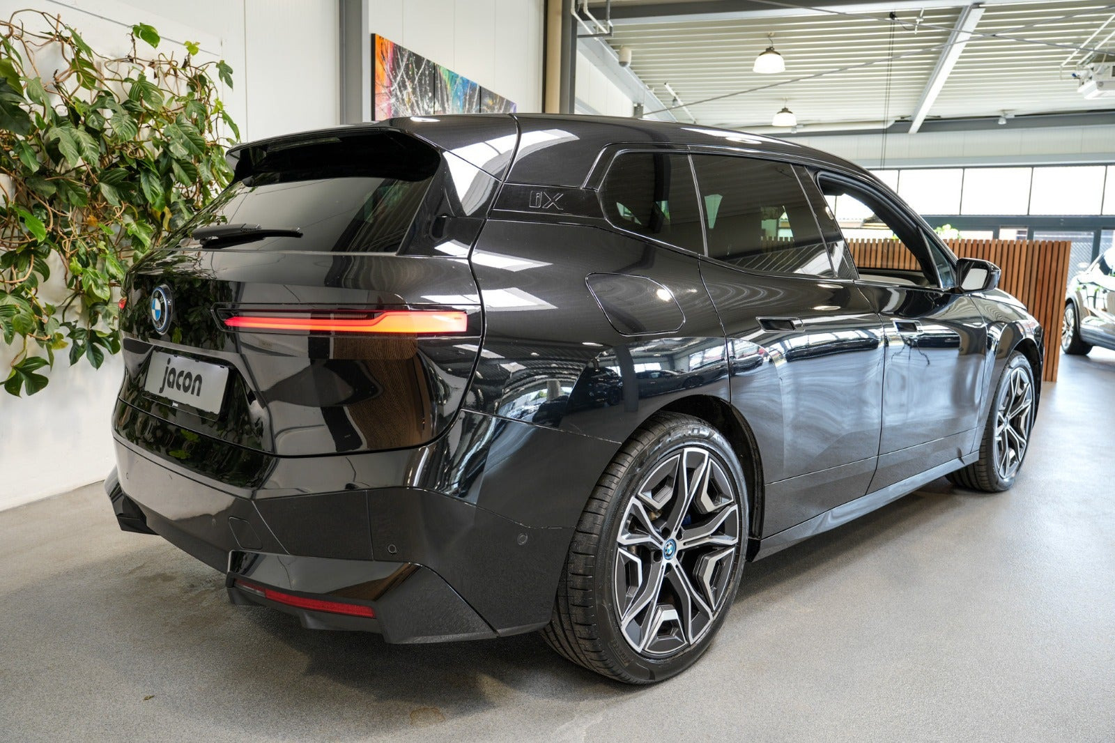 Sort BMW iX fra 2023