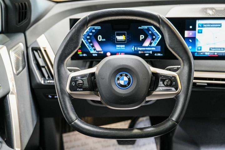 Sort BMW iX fra 2023