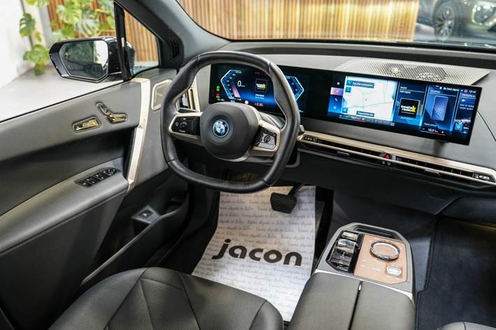 Sort BMW iX fra 2023