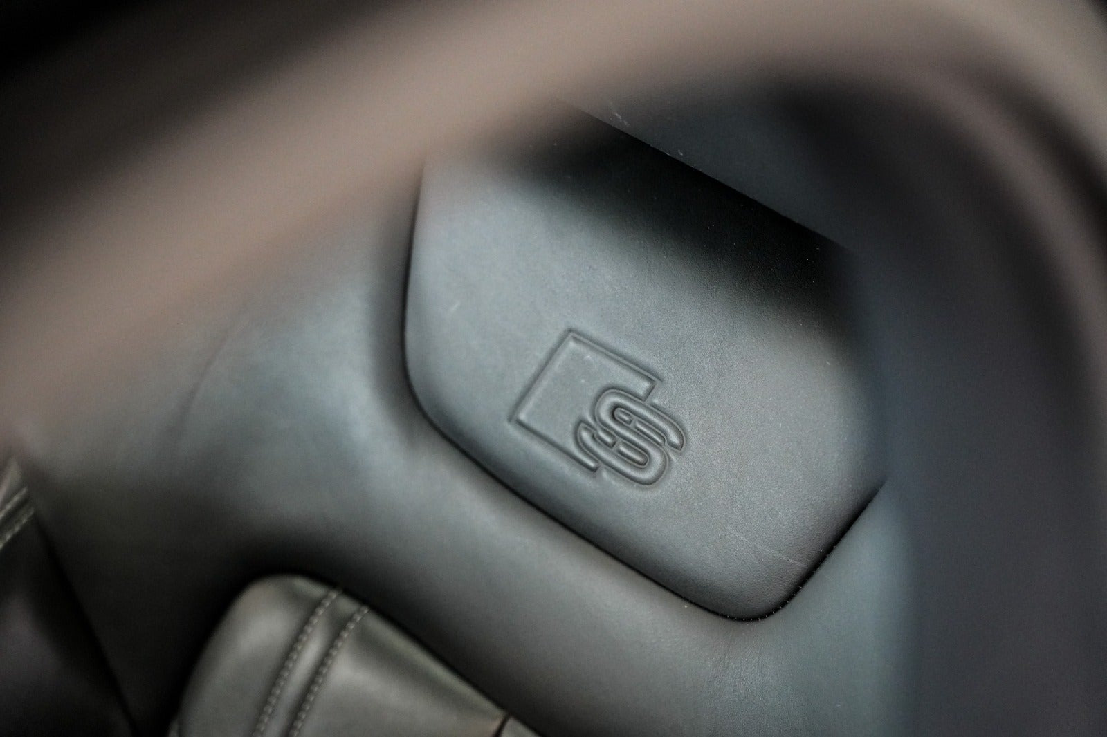 Sort Audi e-tron fra 2020