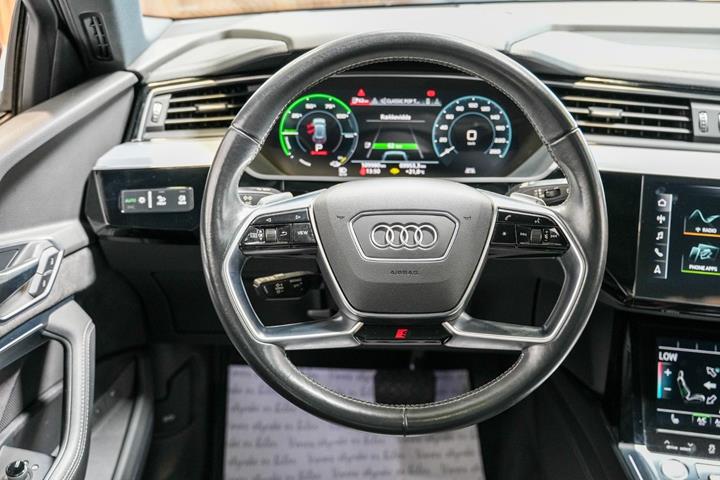 Sort Audi e-tron fra 2020