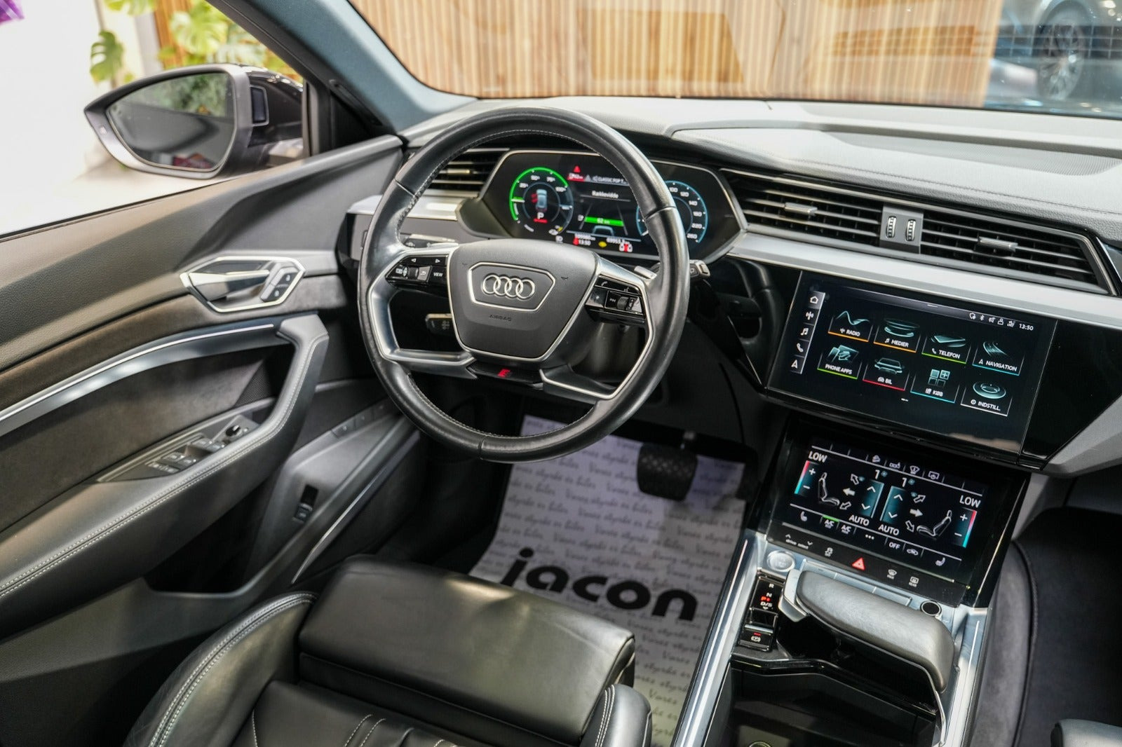 Sort Audi e-tron fra 2020