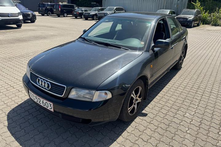 undefined Audi A4 fra 1998 set udefra