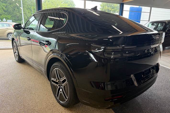Sort Ford Capri fra 2025