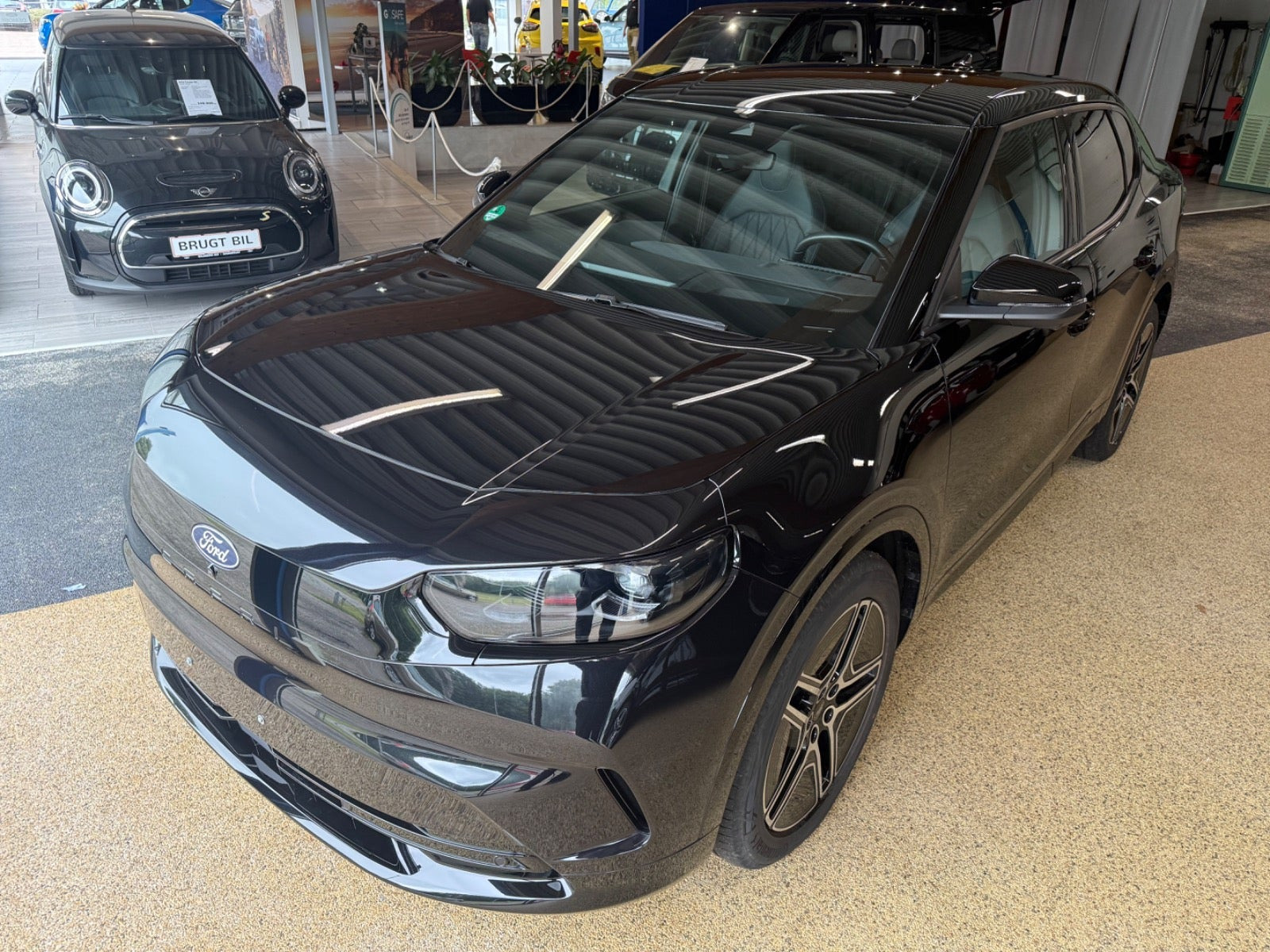 Sort Ford Capri fra 2025