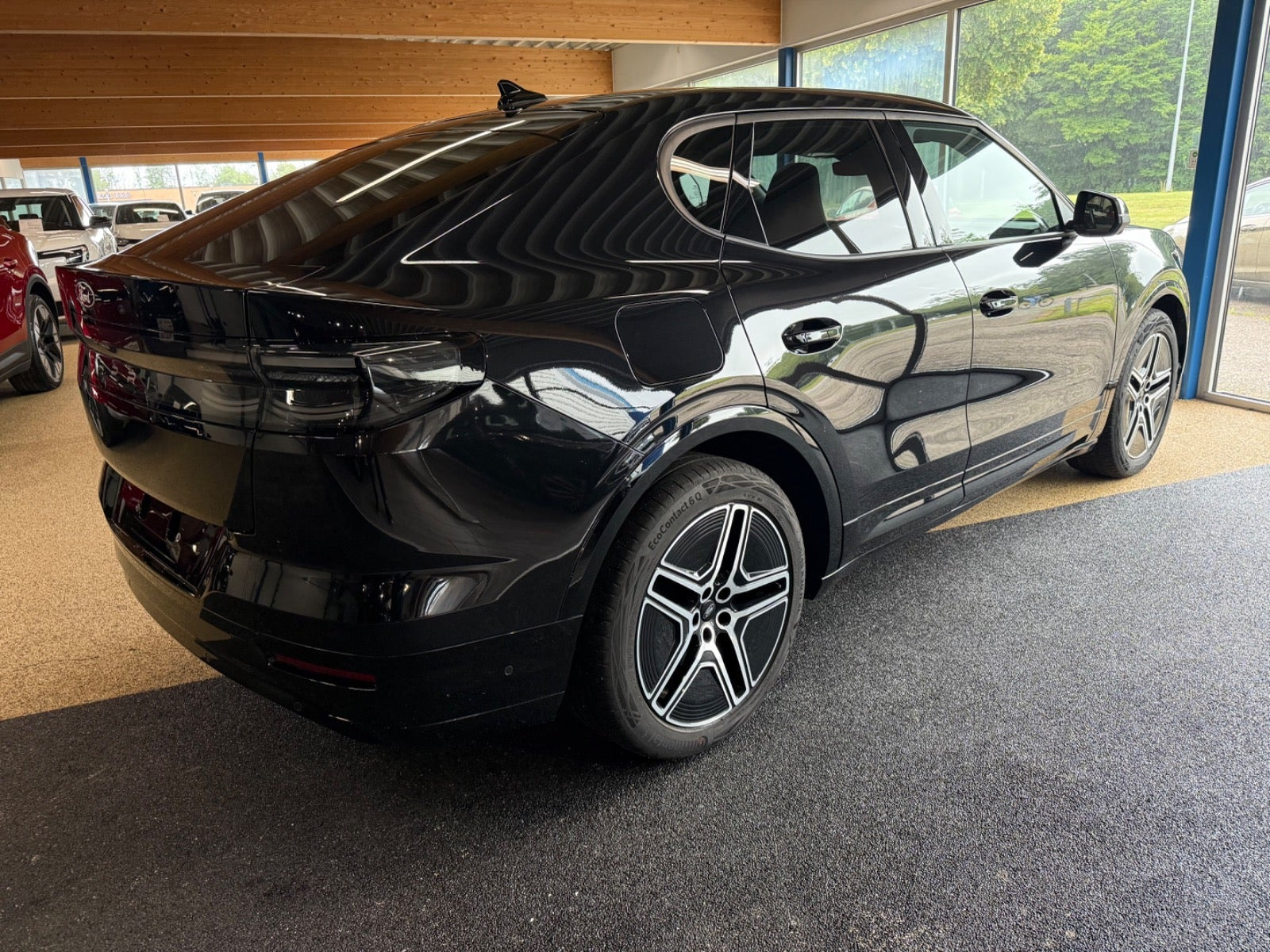 Sort Ford Capri fra 2025