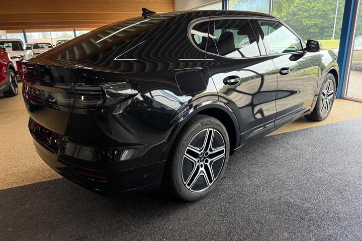 Sort Ford Capri fra 2025