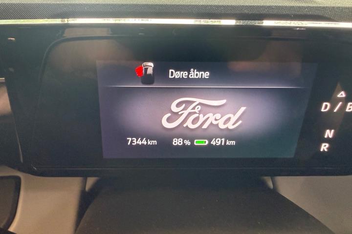 Sort Ford Capri fra 2025