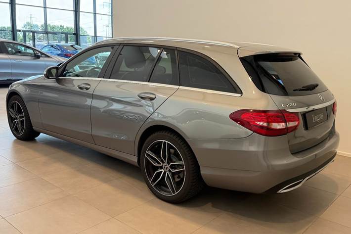 Grå Mercedes C220 fra 2015