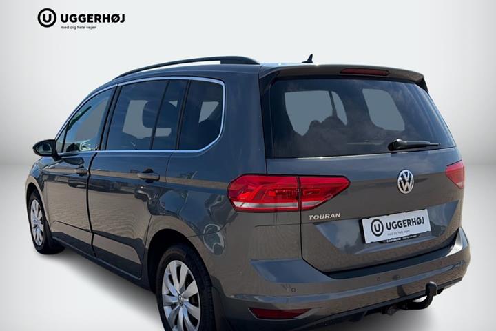 Grå VW Touran fra 2020