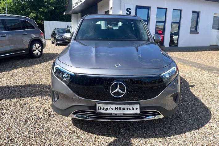 Grå Mercedes EQB 250+ fra 2025