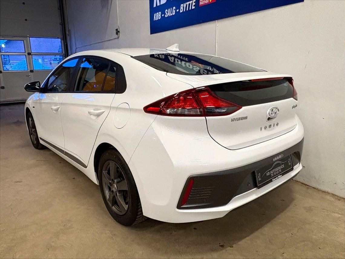 Hvid Hyundai Ioniq fra 2020