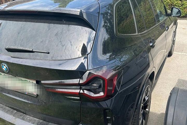 Sort BMW iX3 fra 2023