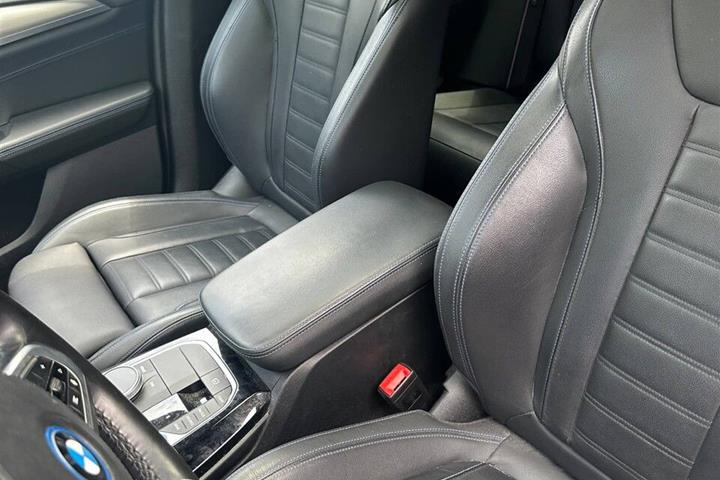 Sort BMW iX3 fra 2023