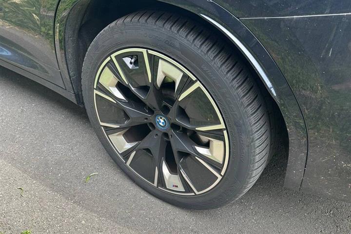 Sort BMW iX3 fra 2023