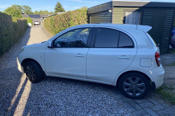 Hvid Nissan Micra fra 2013