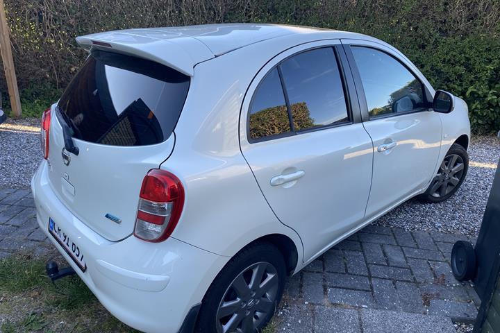 Hvid Nissan Micra fra 2013