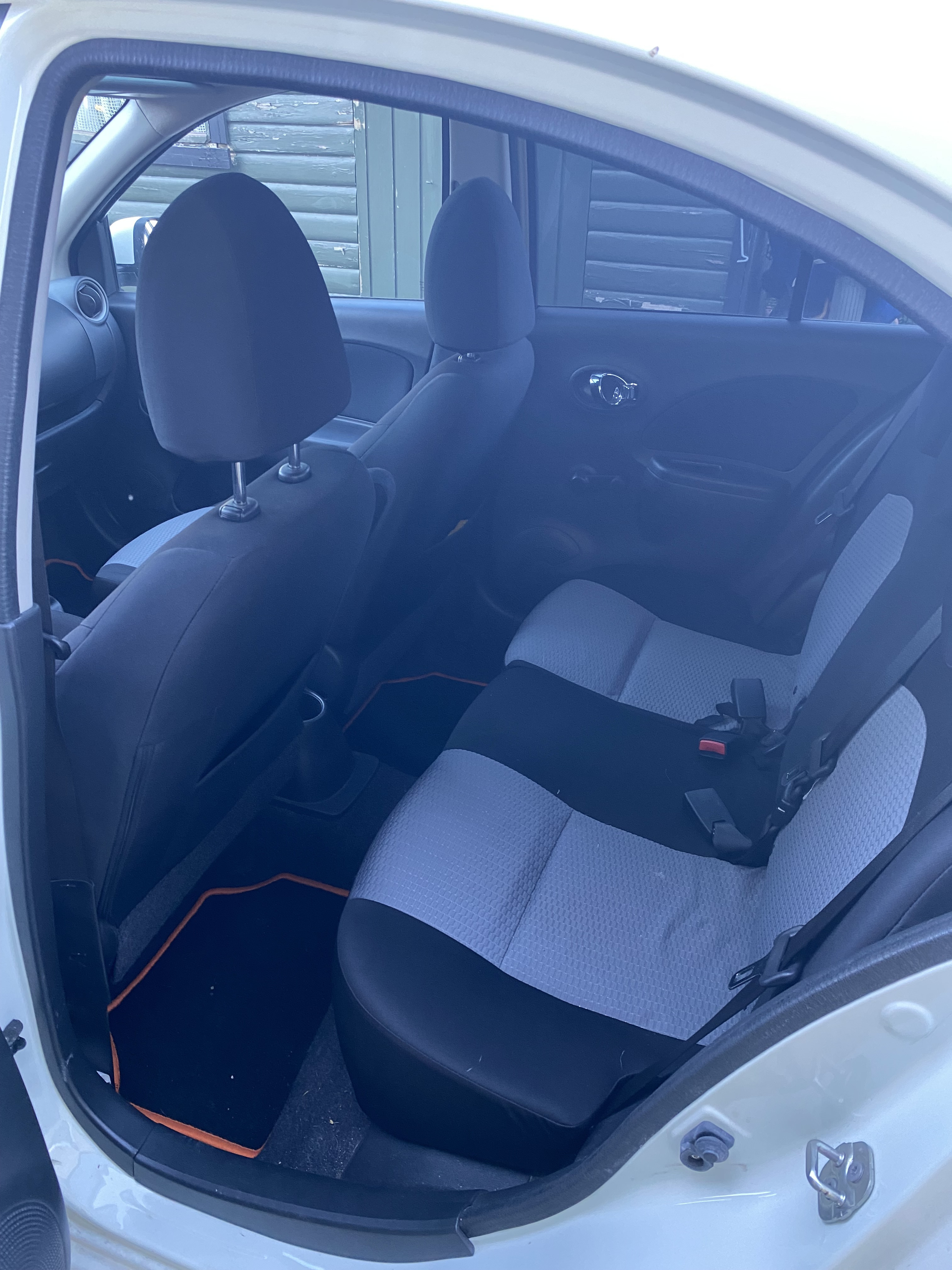Hvid Nissan Micra fra 2013