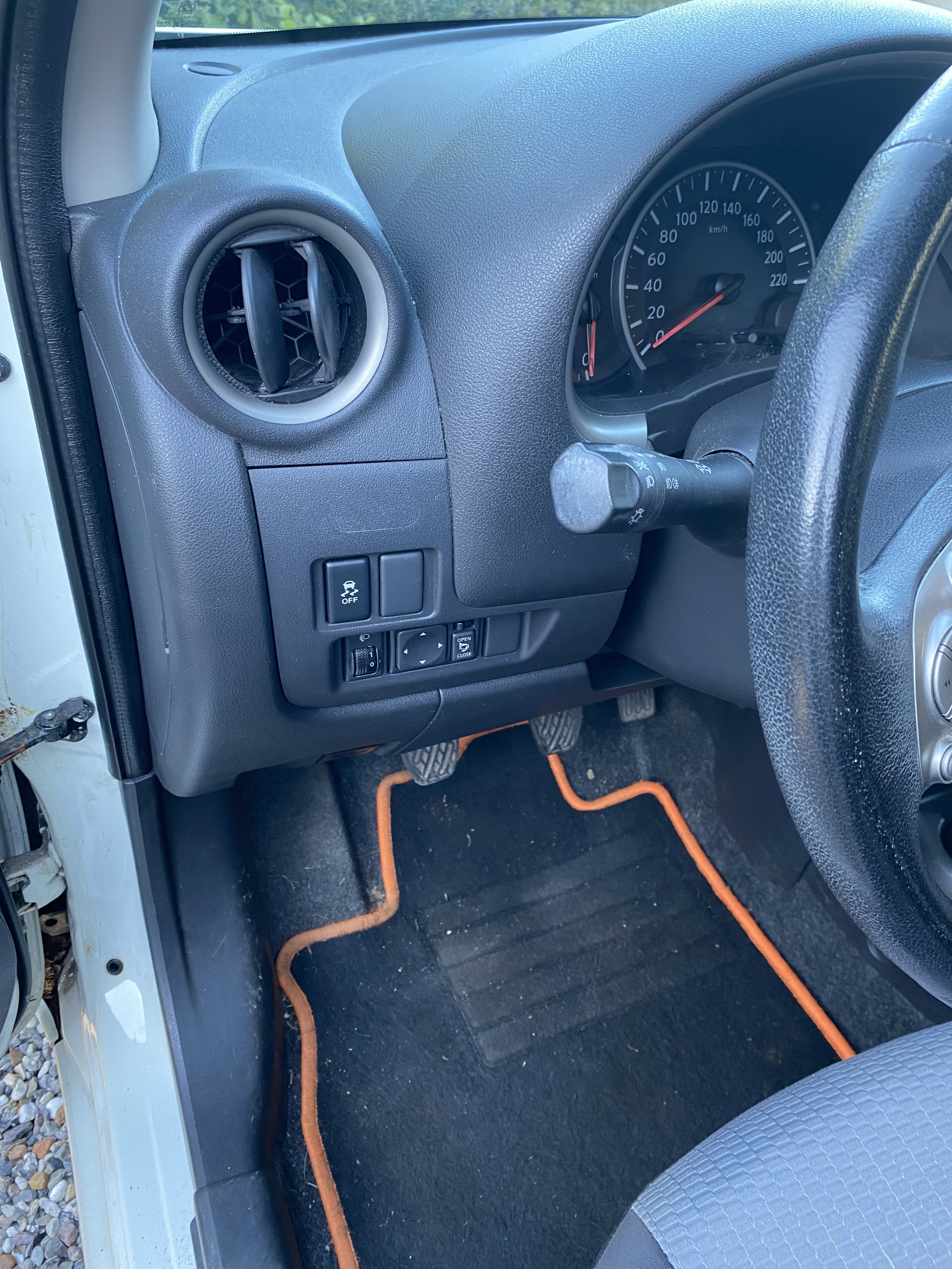 Hvid Nissan Micra fra 2013
