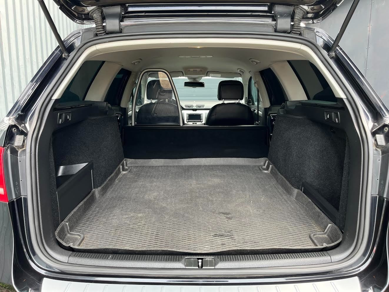 Sort VW Passat fra 2012