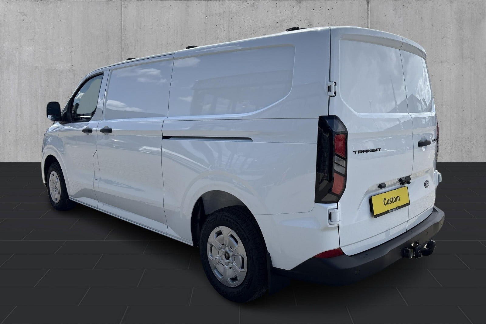 Grå Ford Transit Custom 320 L2 fra 2026