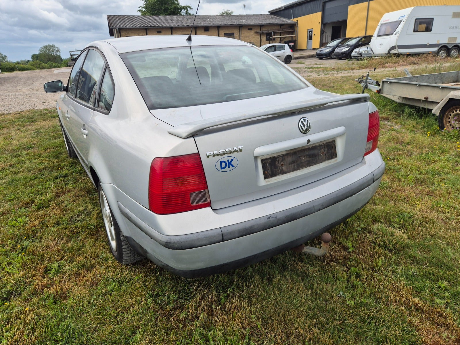 Blå VW Passat fra 1997