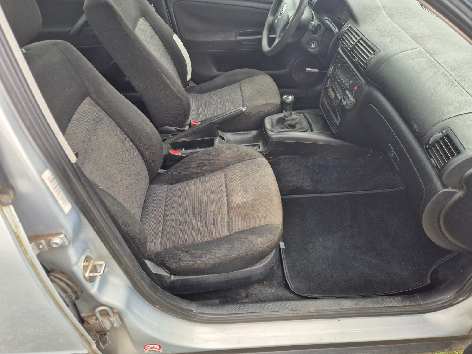 Blå VW Passat fra 1997