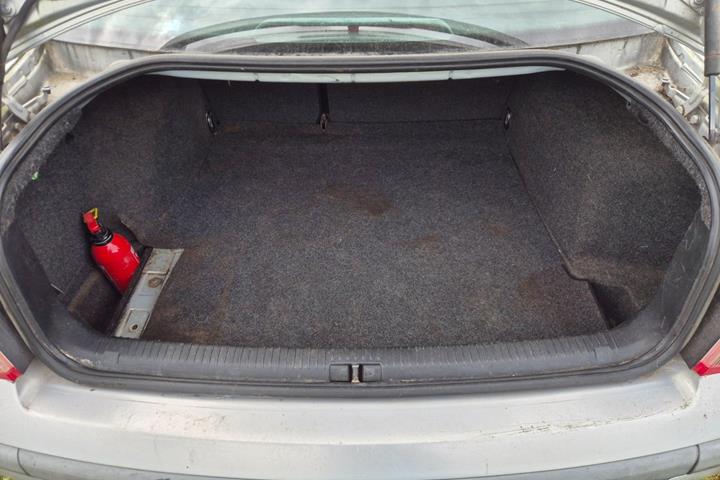 Blå VW Passat fra 1997
