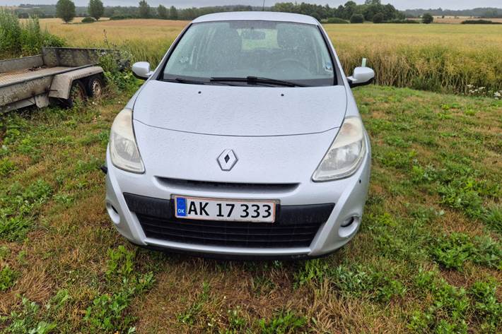Sølv Renault Clio III fra 2010