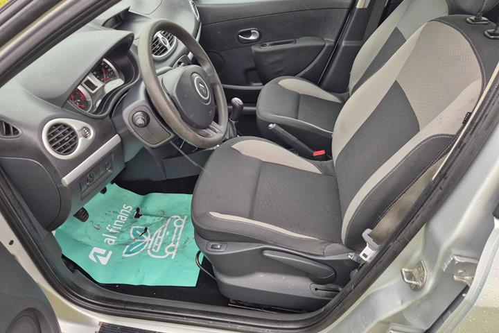Sølv Renault Clio III fra 2010