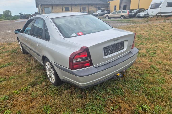 Sølv Volvo S80 fra 2000